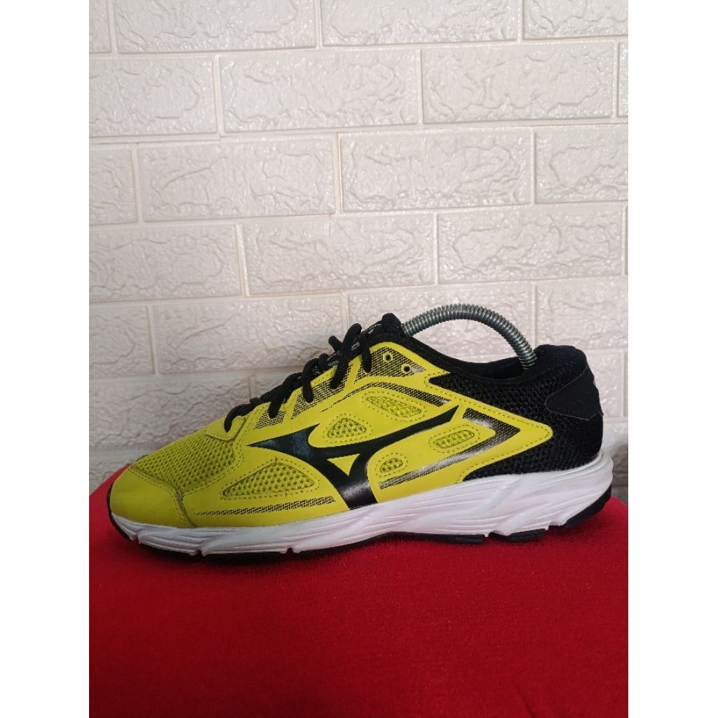 Sepatu sneaker running basket hiking outdoor second seken branded Mizuno original