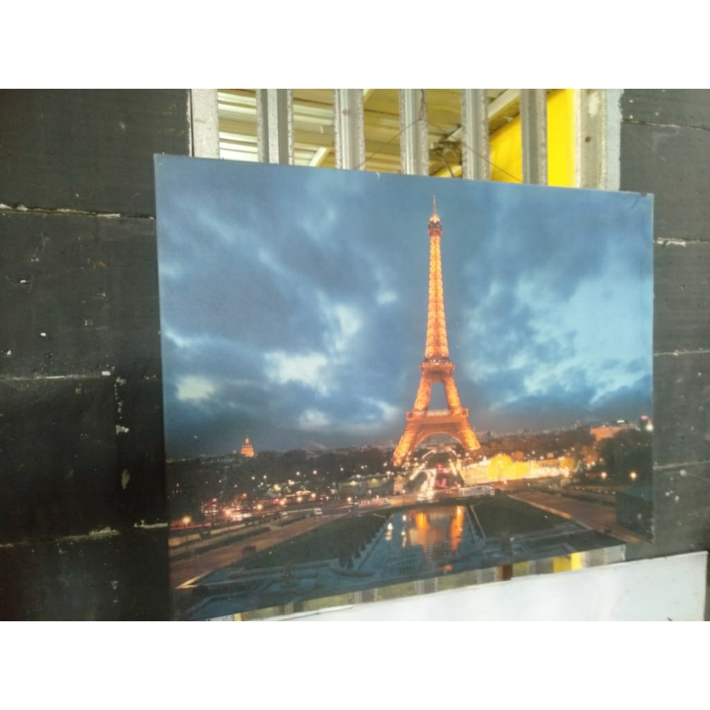 Lukisan print kanvas menara