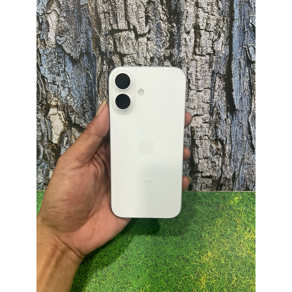 Iphone 16 white 128gb ex garansi Ibox