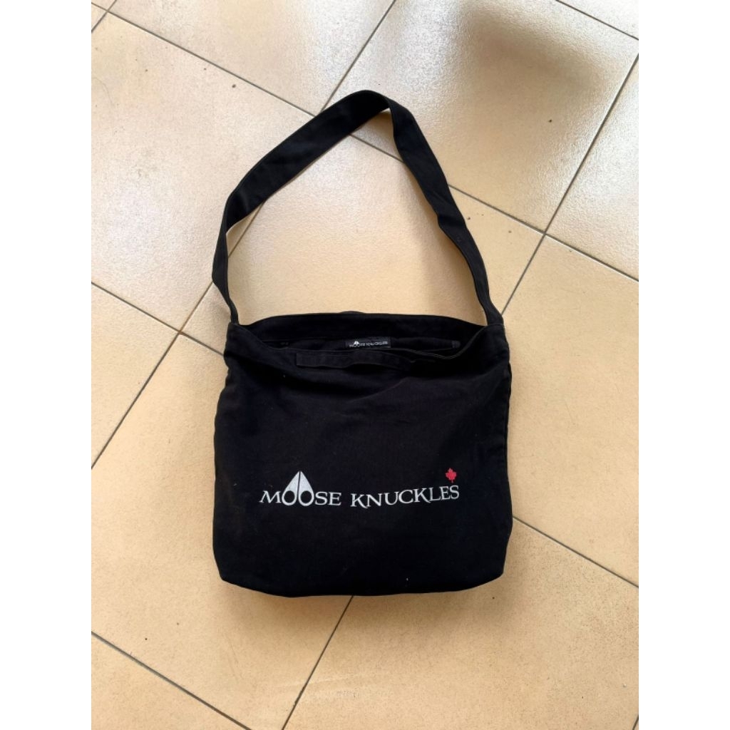 Moose Knuckles Slingbag Canvas