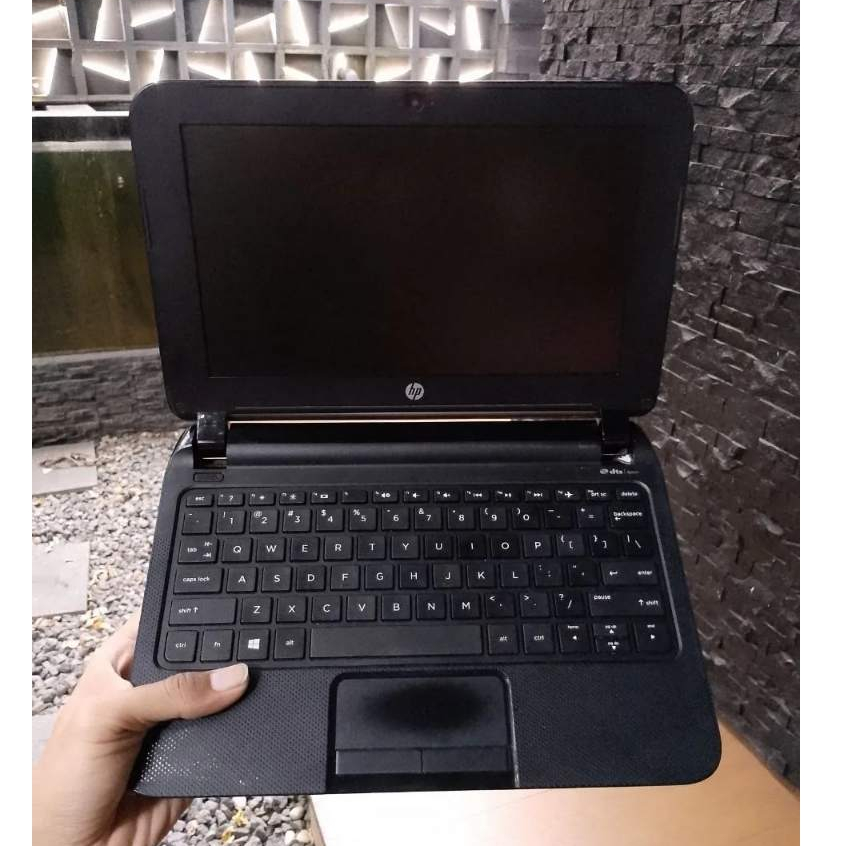 HP Pavilion 10 Notebook AMD A4 RAM 2GB SSD 128GB Laptop Kecil Ringan