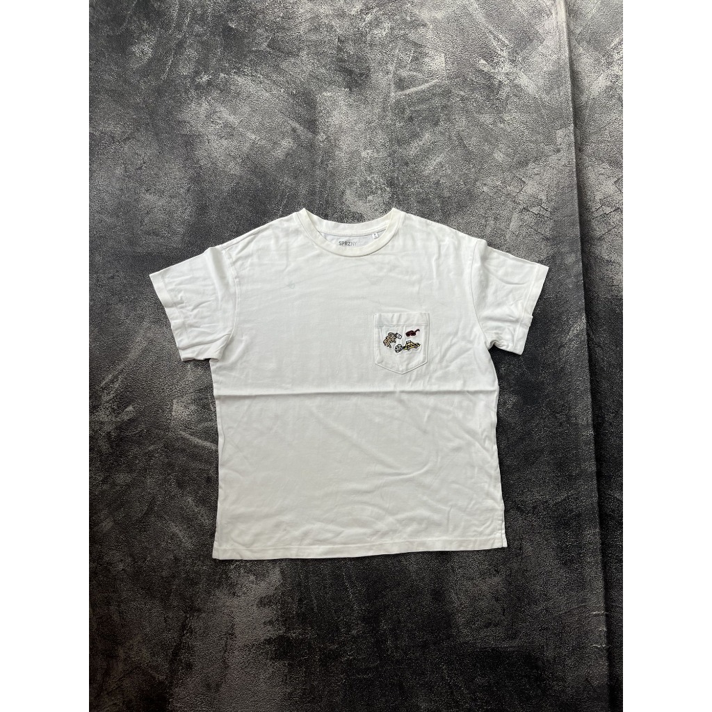 Tshirt Uniqlo UT x Timothy Goodman Kaos Pocket Putih ukuran M