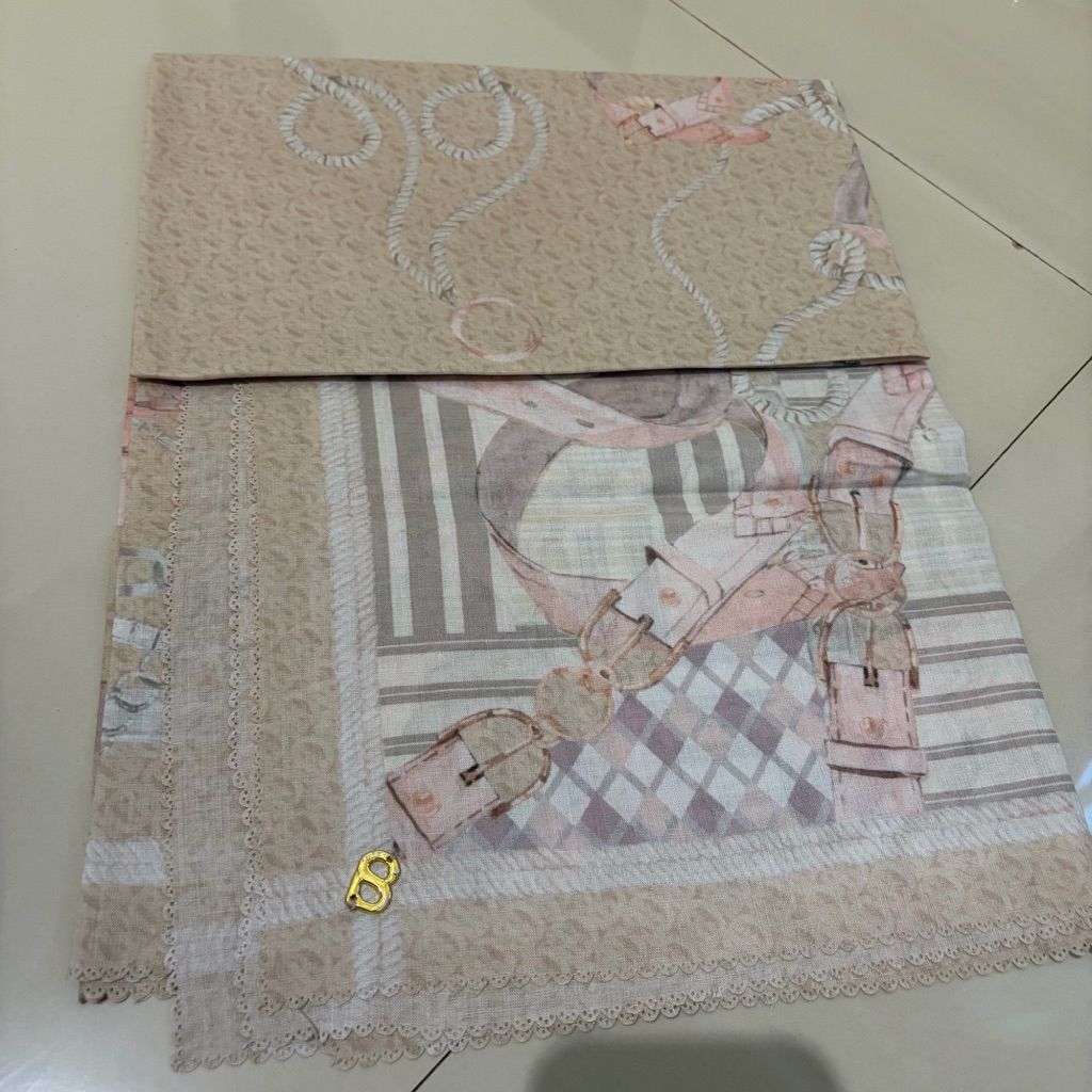 preloved buttonscarves chain sand