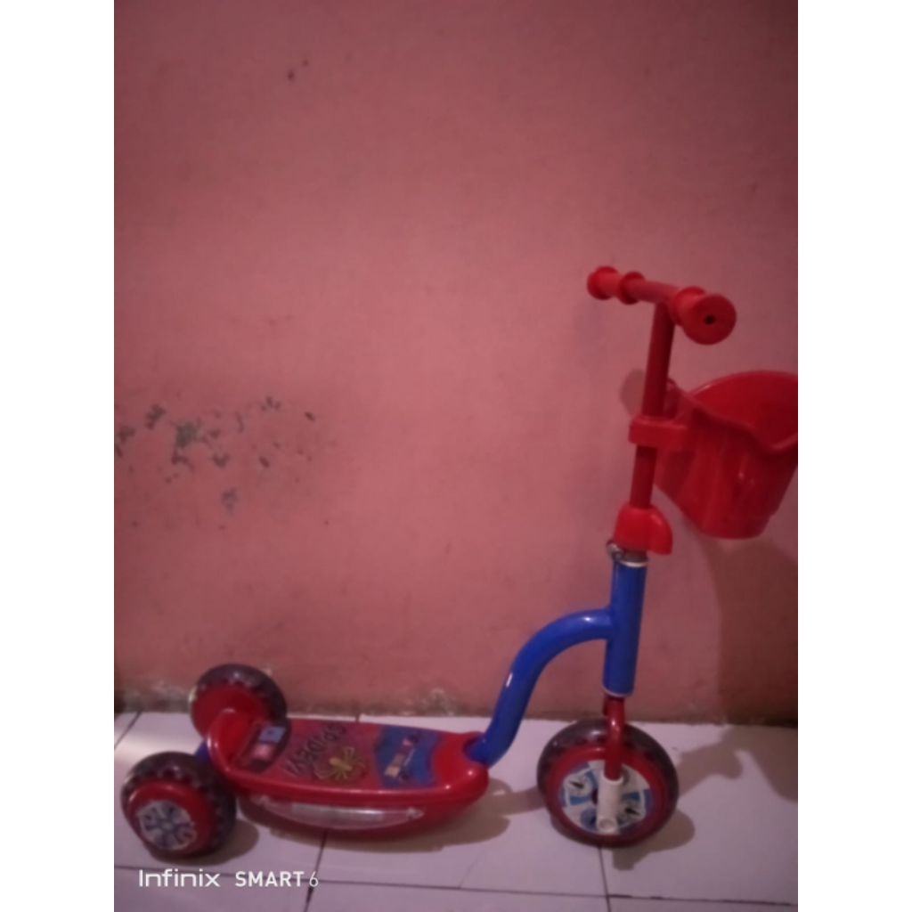 Preloved Scooter Spiderman PMB