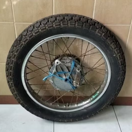 Roda belakang motor Honda CB 175 CB 200 twin