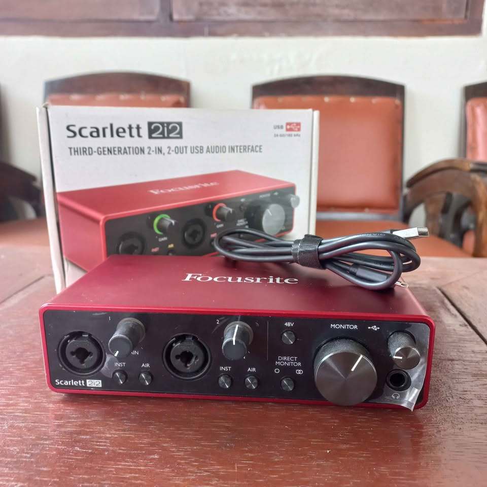 Focusrite 2i2 gen 3 second kondisi baik, lengkap
