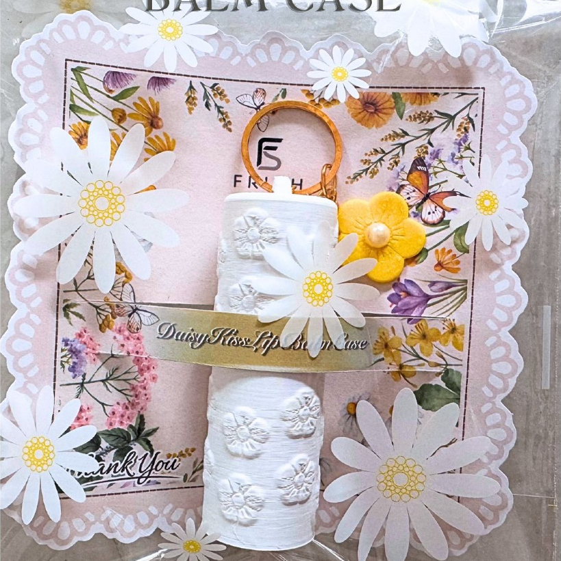 Daisy Kiss Lip Balm Case dengan Kunci Gantungan Warna Putih Motif Bunga
