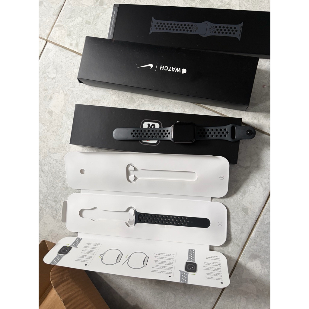 Apple Watch SE series nike 40mm black preloved