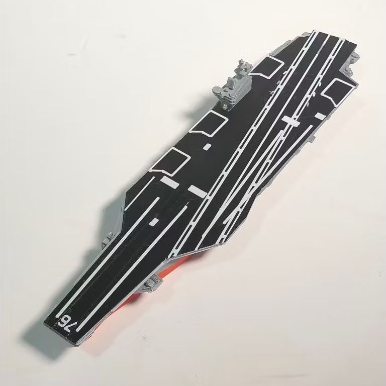 kapal induk nuklir USS Abraham Lincoln - miniatur replika kapal induk aircraft carrier militer