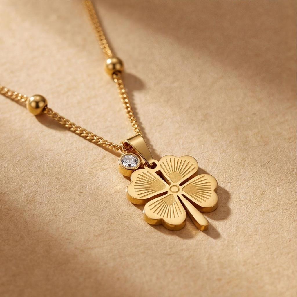 Kalung Titanium Wanita Anti Karat Liontin Daun Semanggi Clover Emas Permata Zircon Korea