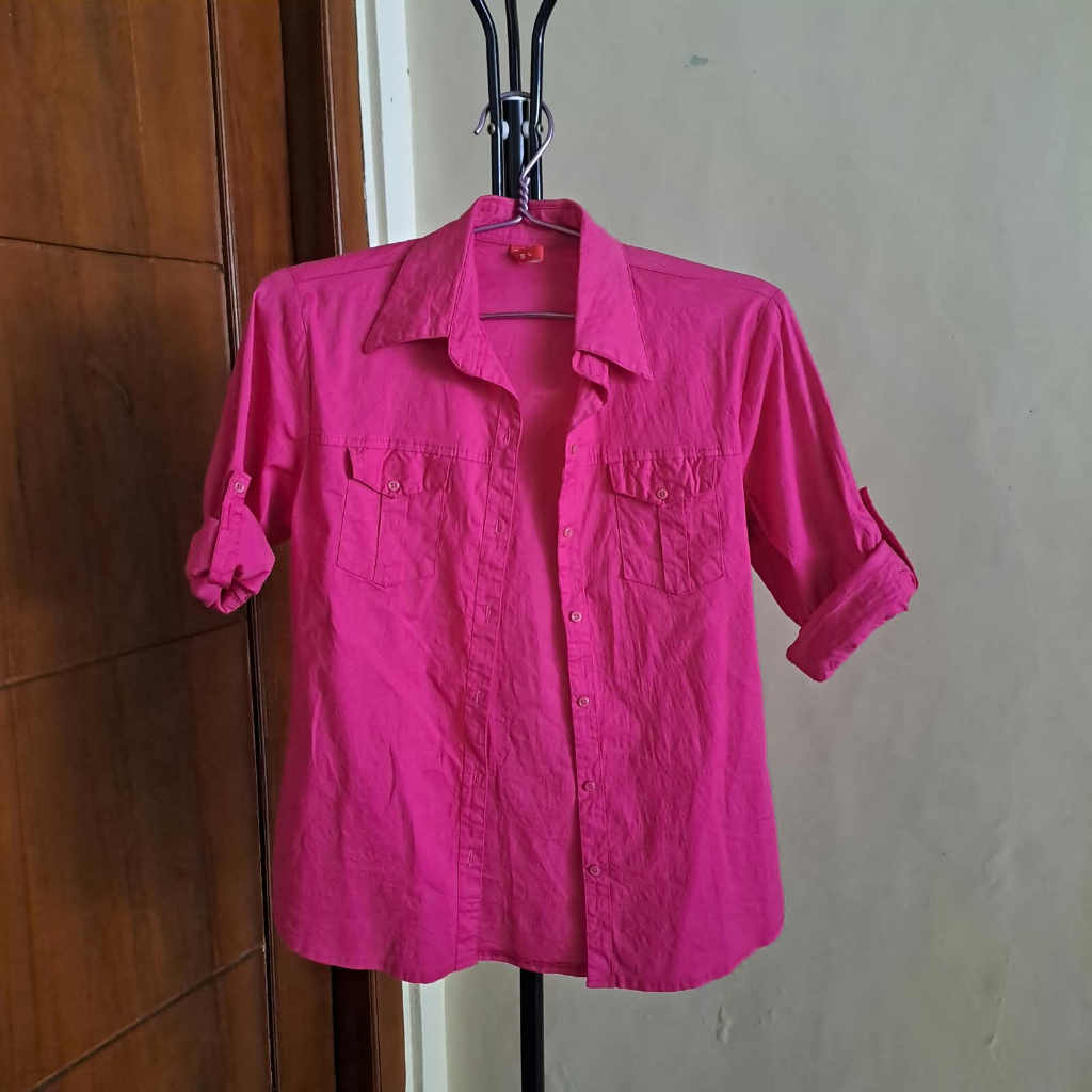Preloved | Kemeja Fuschia Blouse Wanita