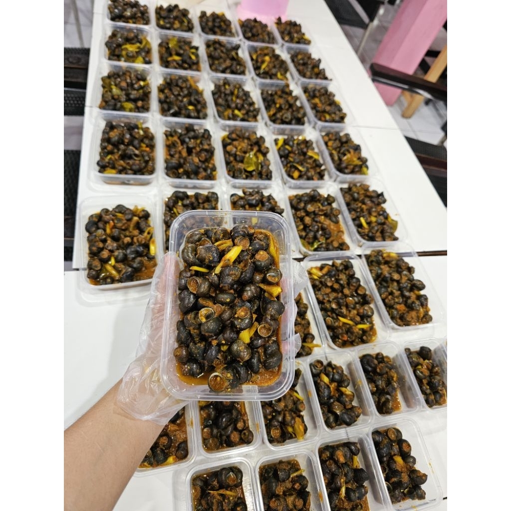TUTUT MATANG PEDAS