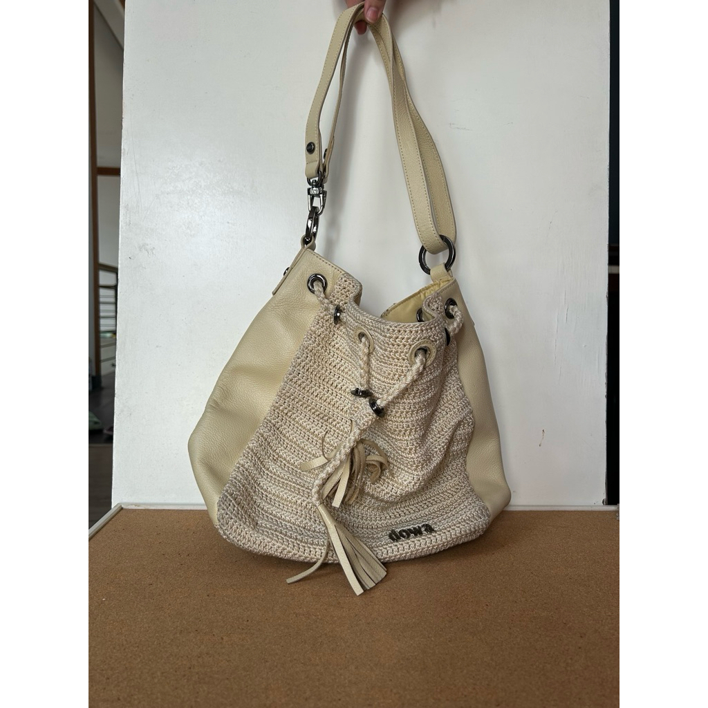 Preloved-Dowa Bucket Bag Putih