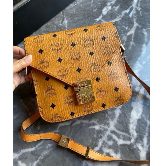 Preloved tas sling kulit mcm size 20 cm