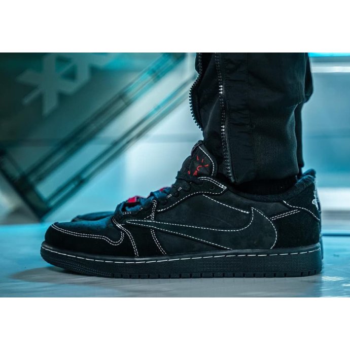 Sepatu Sneakers Casual Nike x Travis Scott x Air Jordan AJ 1 Low OG Black Phantom Tag Sample With Bo