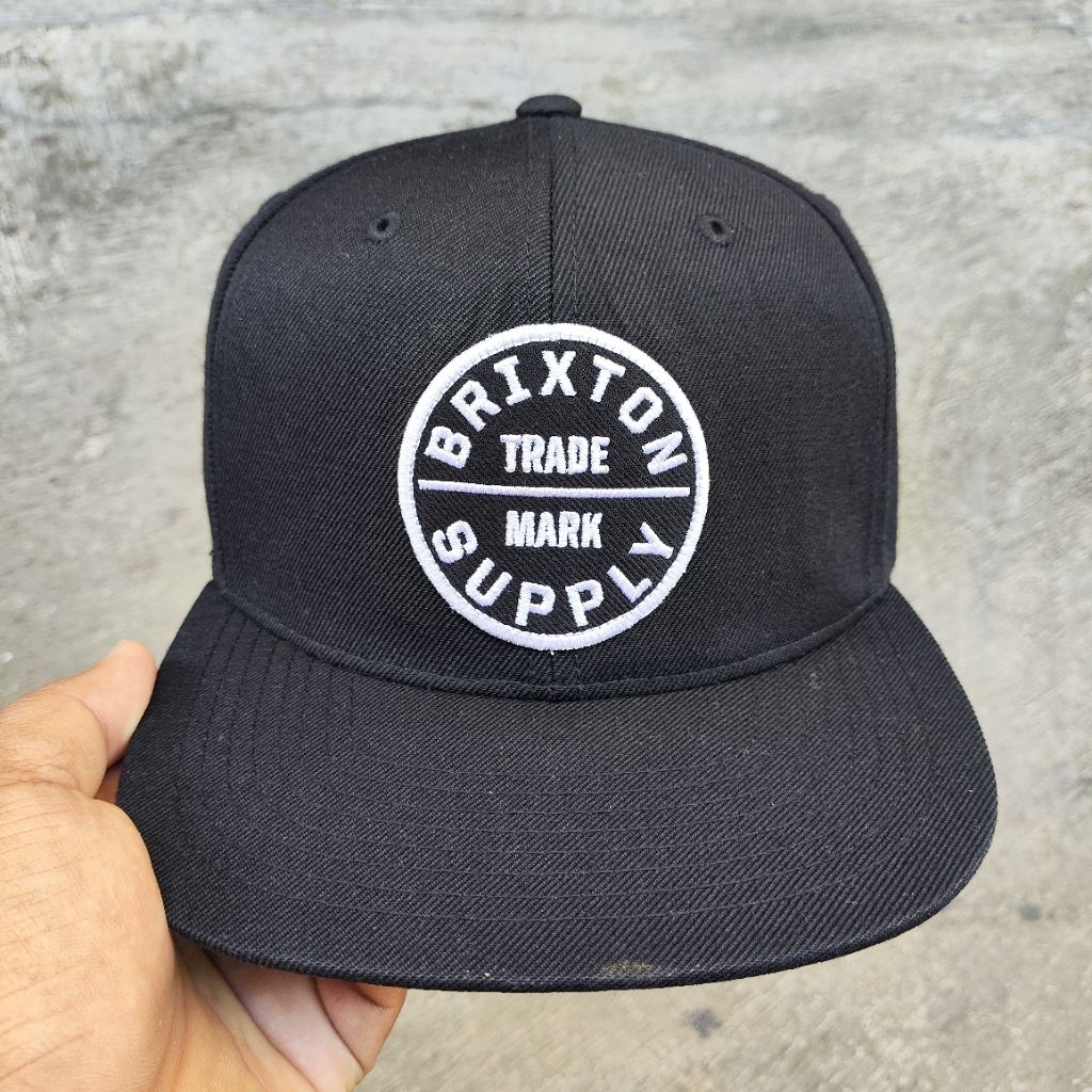 topi brixton