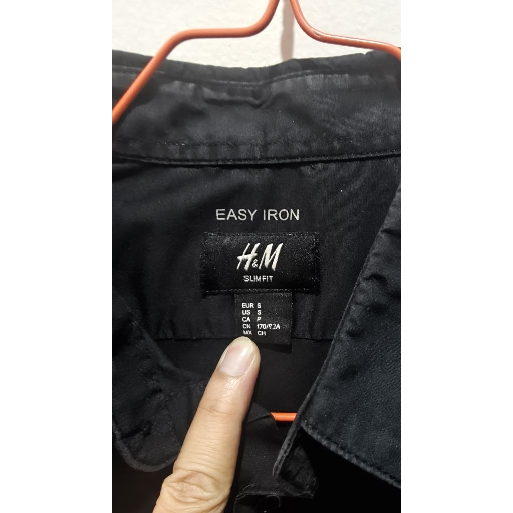 kemeja hnm hitam