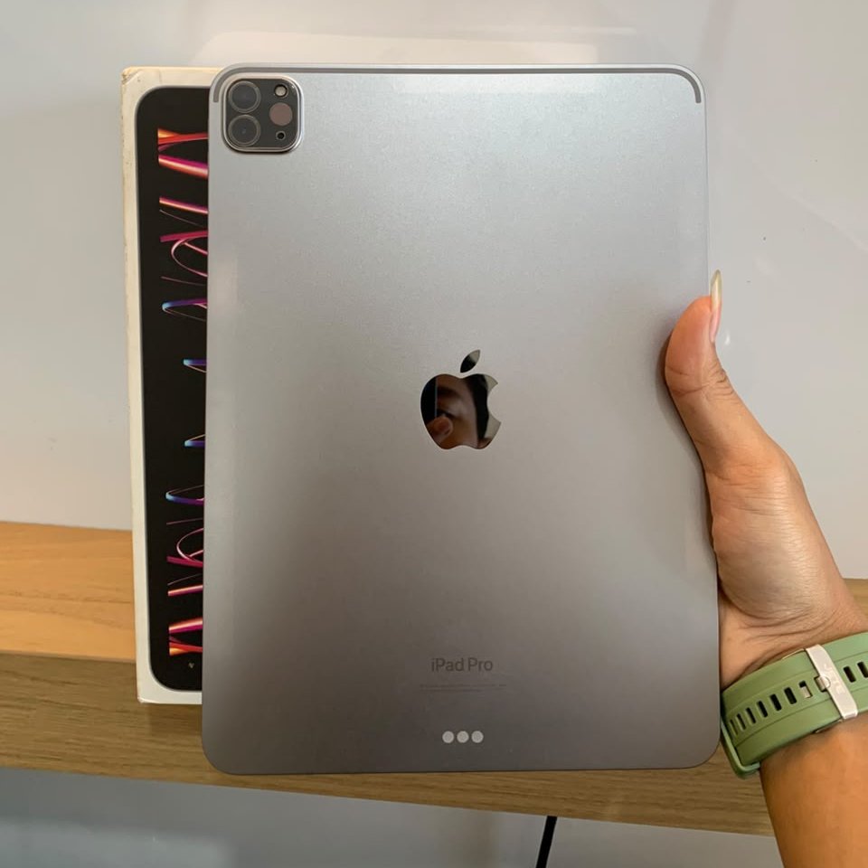 iPad Pro M2 warna space gray 256GB
