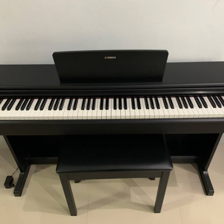 Piano Yamaha Arius YDP-144 (Like New Condition)