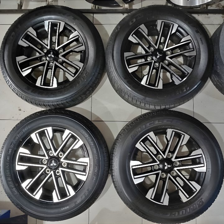Velg original PAJERO SPORT FACELIFT R18 Pcd 6x139.7 Include Ban Bridgestone