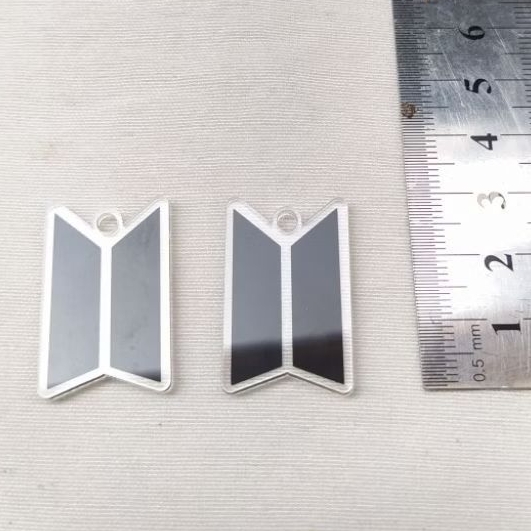 AKRILIK LOGO BTS (WARNA HITAM) - BAGCHARM - KEYCHAIN - FREEBIES KONSER BTS