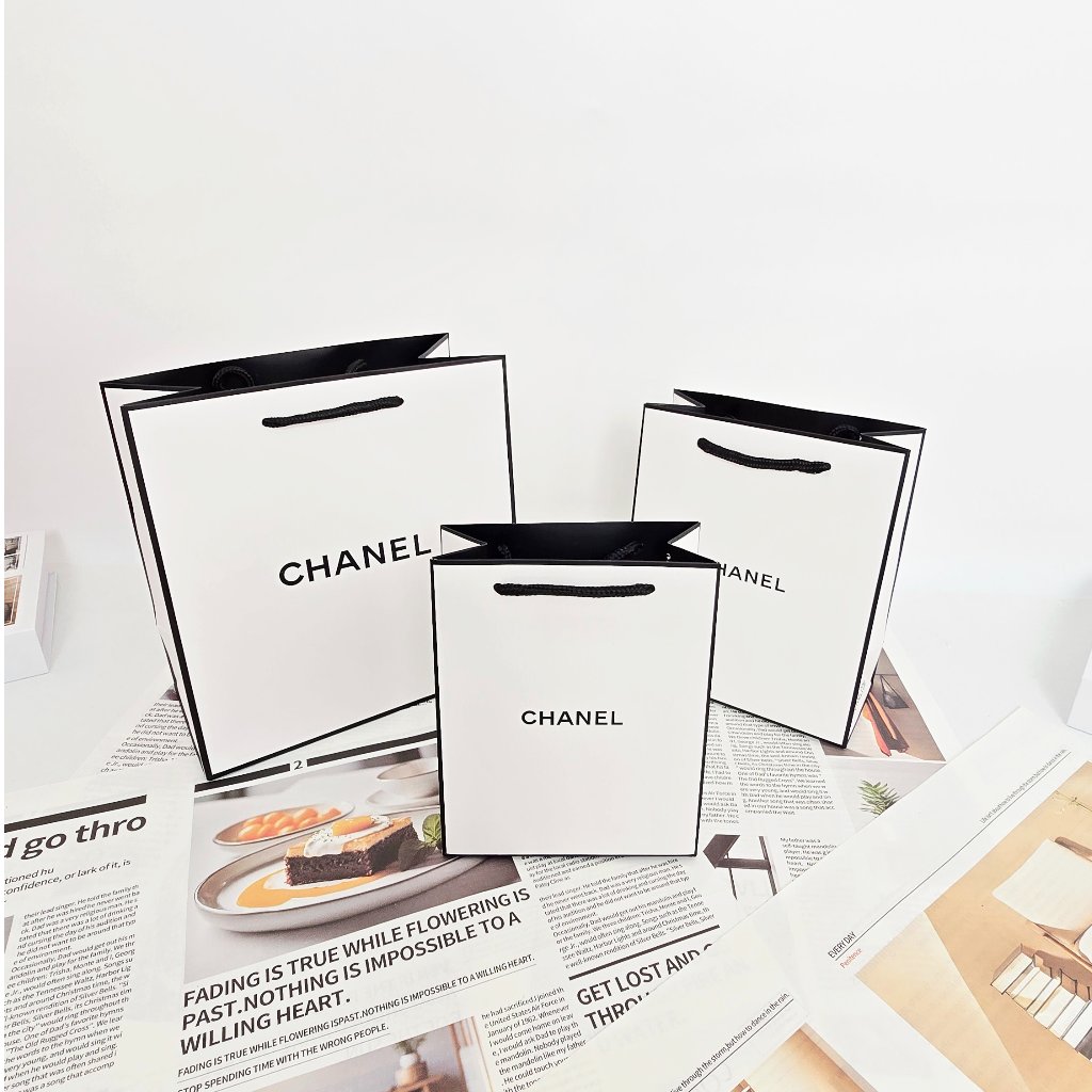 Tas Hadiah / Tas Belanja Kertas dari Konter Parfum, Lipstik, dan Kosmetik CHANEL
