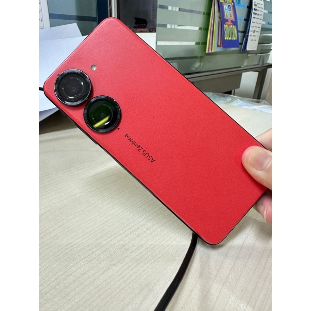 HP ASUS Zenfone 10 warna merah