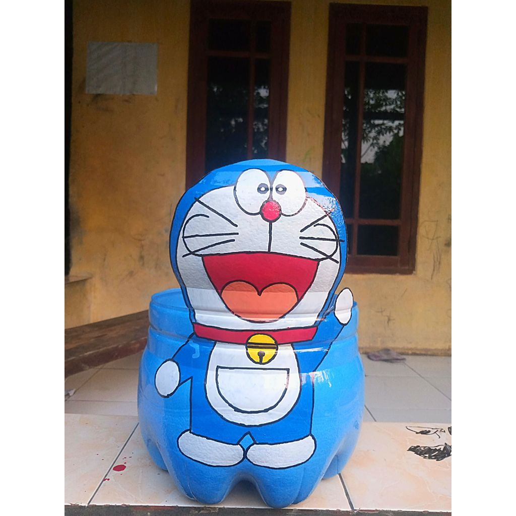 Pot Karakter Kartun Doraemon & motif Bunga Galon le mineral 15liter