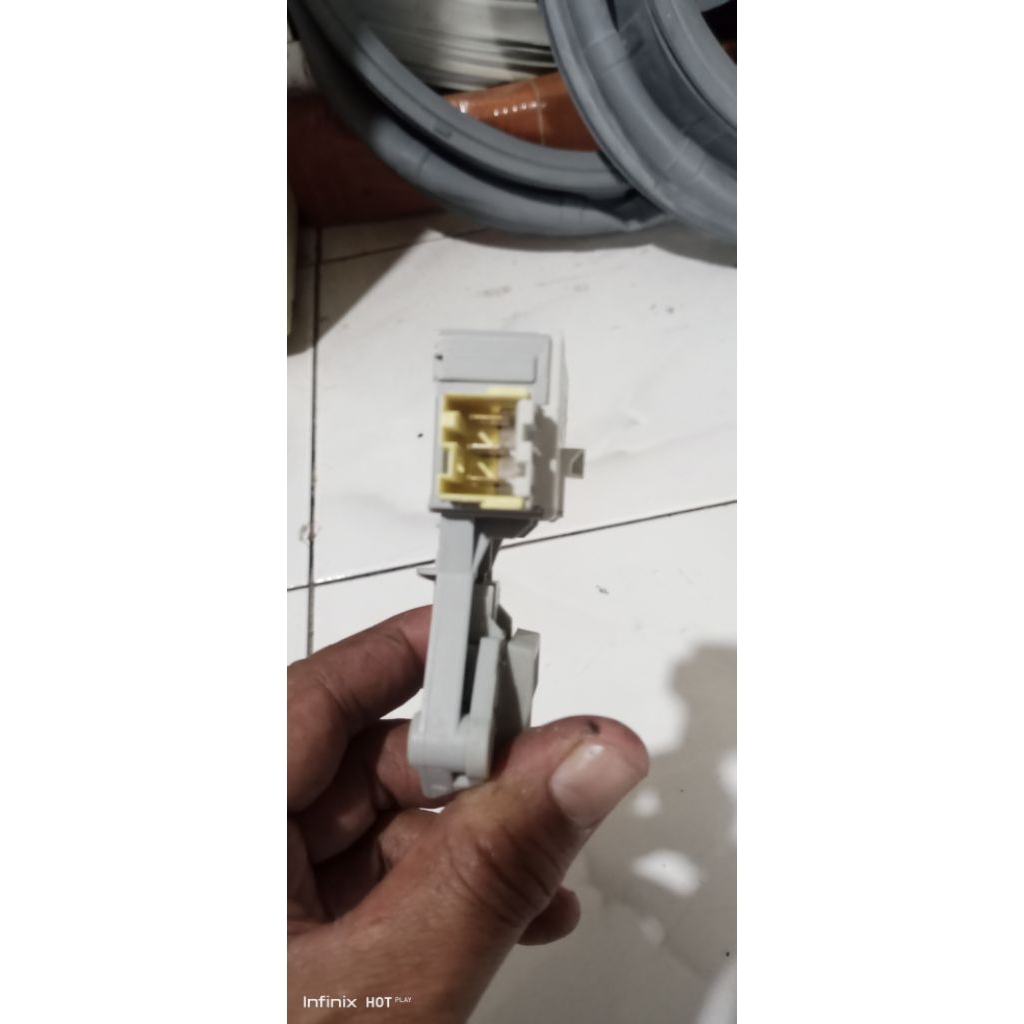 door lock mesin cuci Electrolux ewf 12022