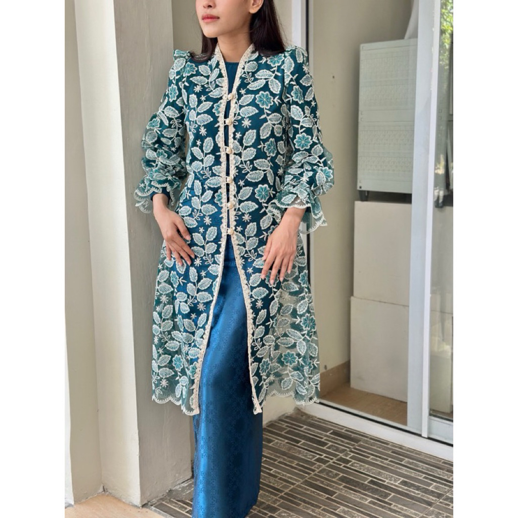READY FOR RENT (SEWA KEBAYA) KEBAYA NIRMALA BY TOOLKIS KEBAYA KURUNG BLUE GREEN BLUE EMERALD BIRU FU