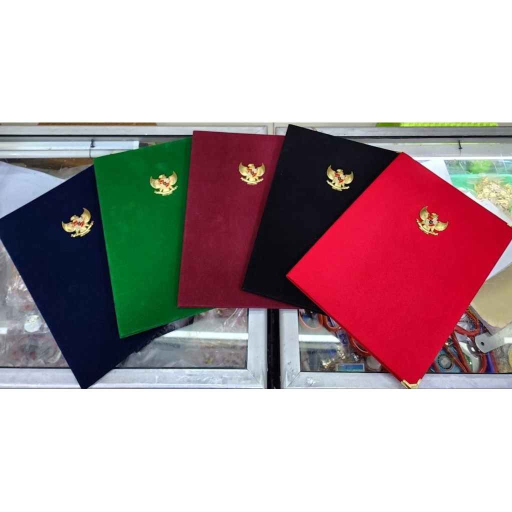 

Map Beludru Lambang Garuda Pancasila Kuningan Cor 3D / Map Kantor / Map Sekolah / Map Ijazah