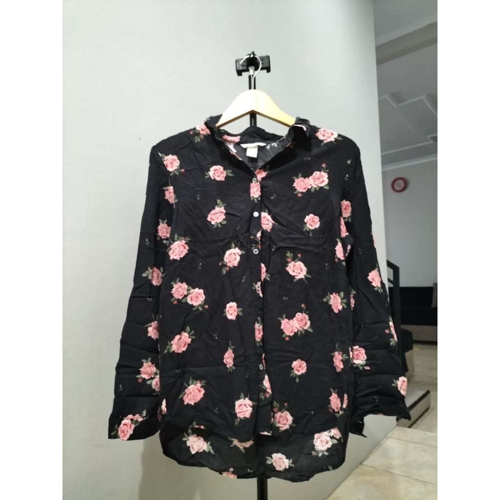 BAJU ATASAN KEMEJA WANITA H&M HITAM BUNGA BUNGA LUCU PL