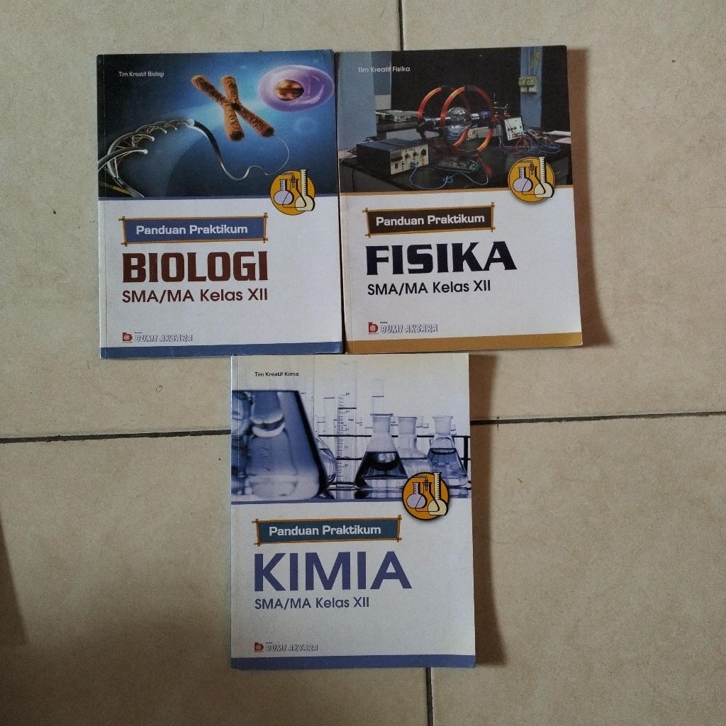 Buku Bekas Panduan Praktikum Biologi, Fisika, Kimia Kelas 12 SMA/MA Bumi Aksara