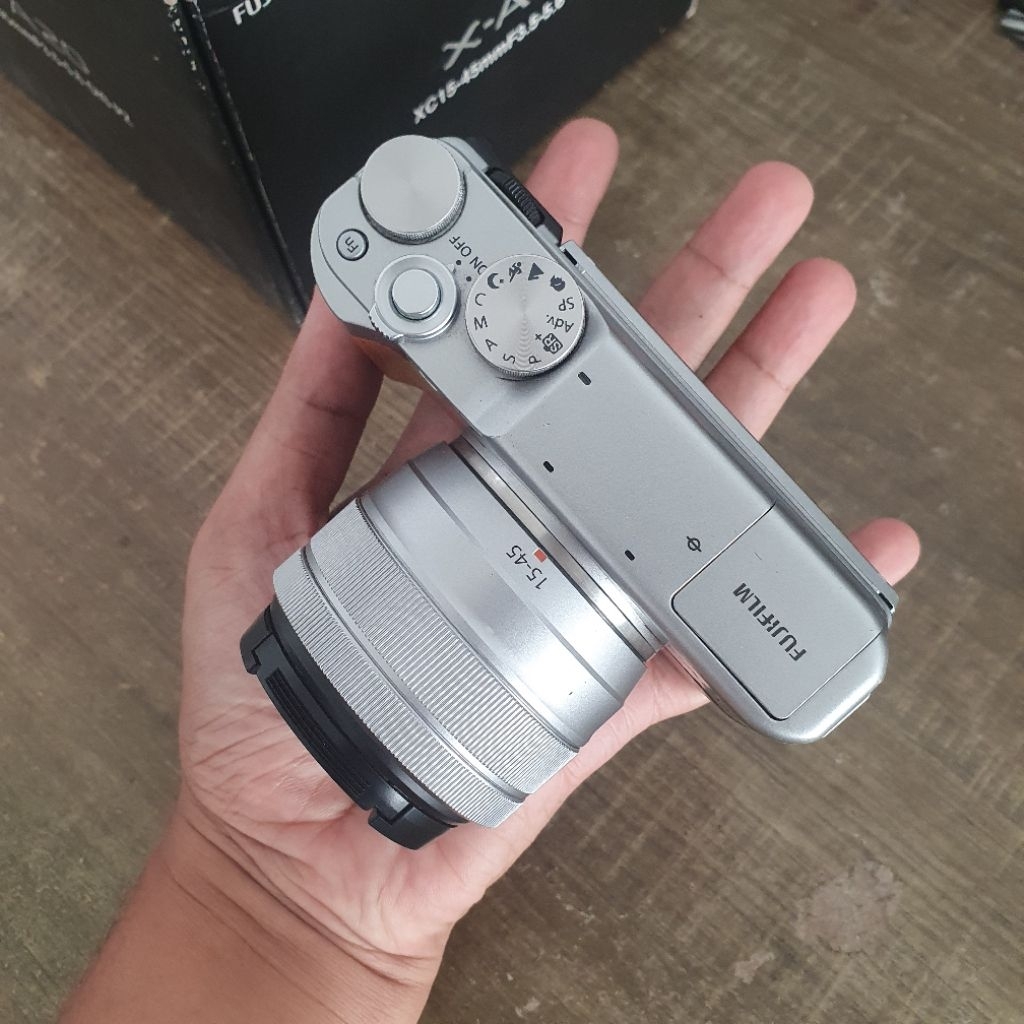 Mirrorless Fujifilm XA20