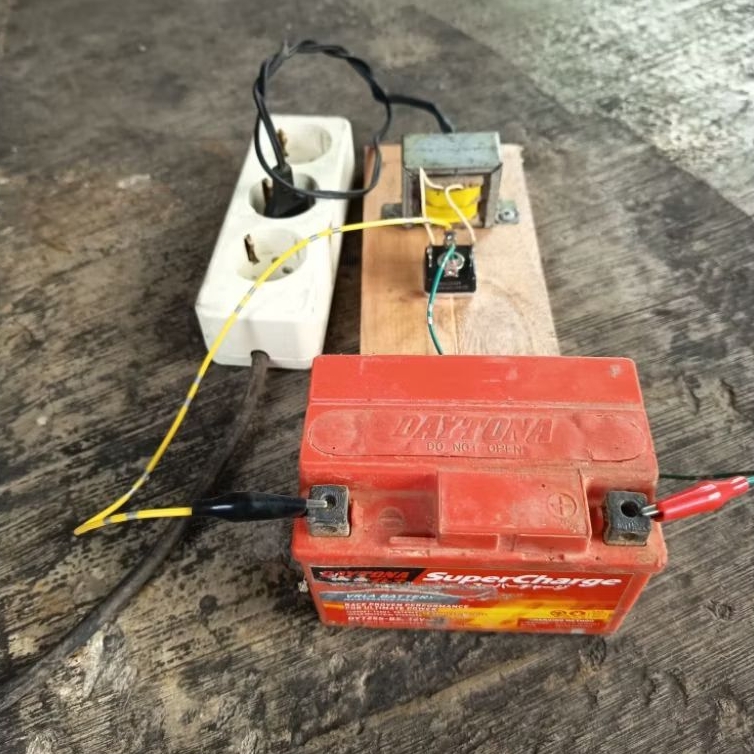 ALAT CHARGER AKI TRAVO CHARGER AKI KERING /BASAH 12V 2A CHARGER AKI MOBIL/MOTOR