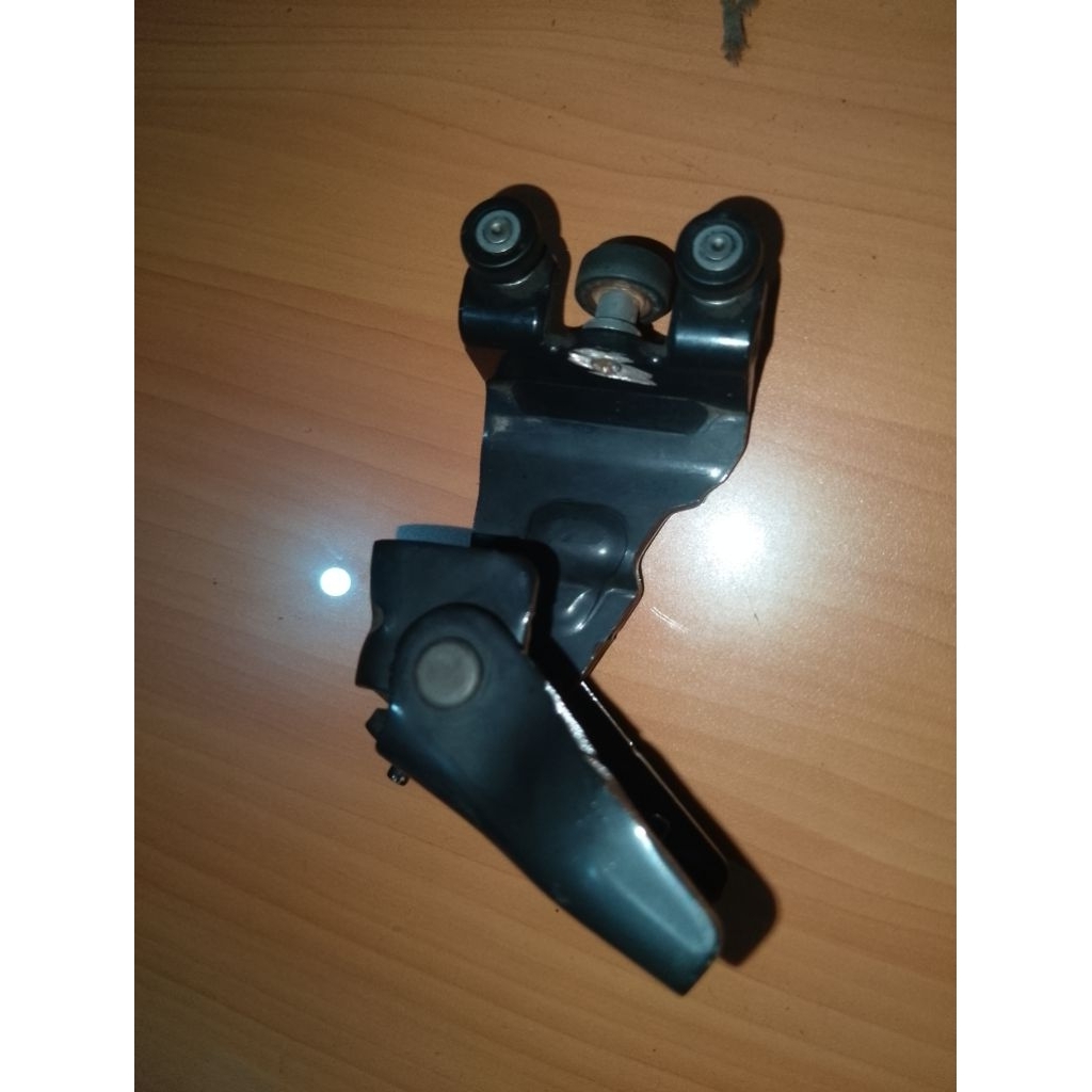 Engsel Pintu Sleding door Hyundai H1 Original Kiri