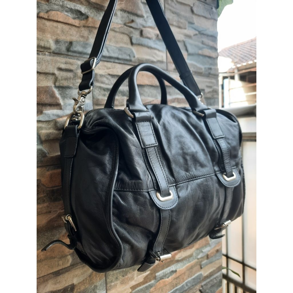 Sling Hitam GILLIVO - TAS PRELOVED BRANDED ORIGINAL
