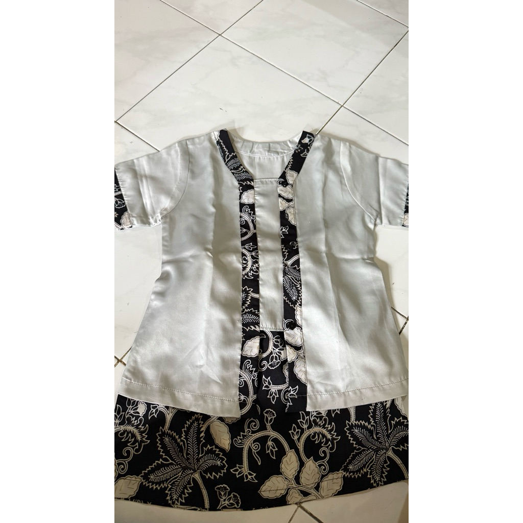Preloved Baju batik anak kembar perempuan