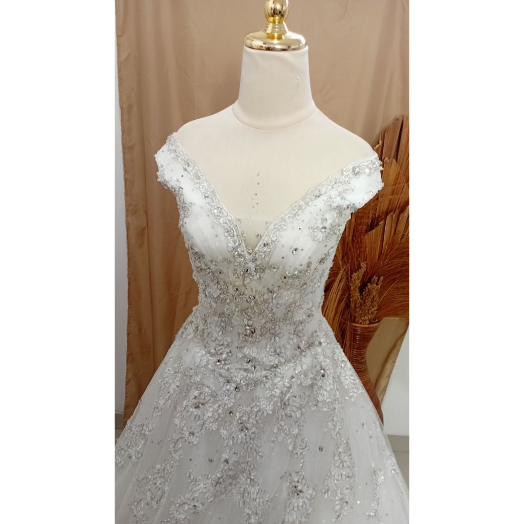 sewa gaun pengantin-sewa wedding dress-sewa baju pengantin