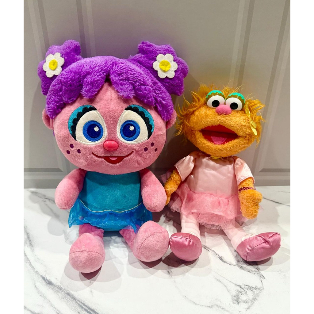 Boneka Plushie Abby & Zoe from Sesame Street