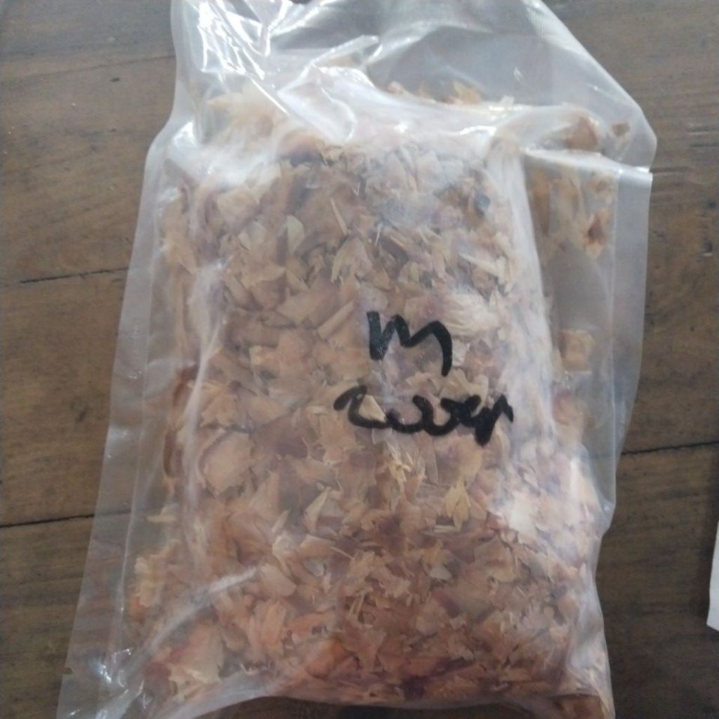 

(repack) katsuobushi / topping takoyaki / topping okonomiyaki / ikan cakalang serut / dried bonito flakes / ikan cakalang asap / taburan takoyaki isi 25gr