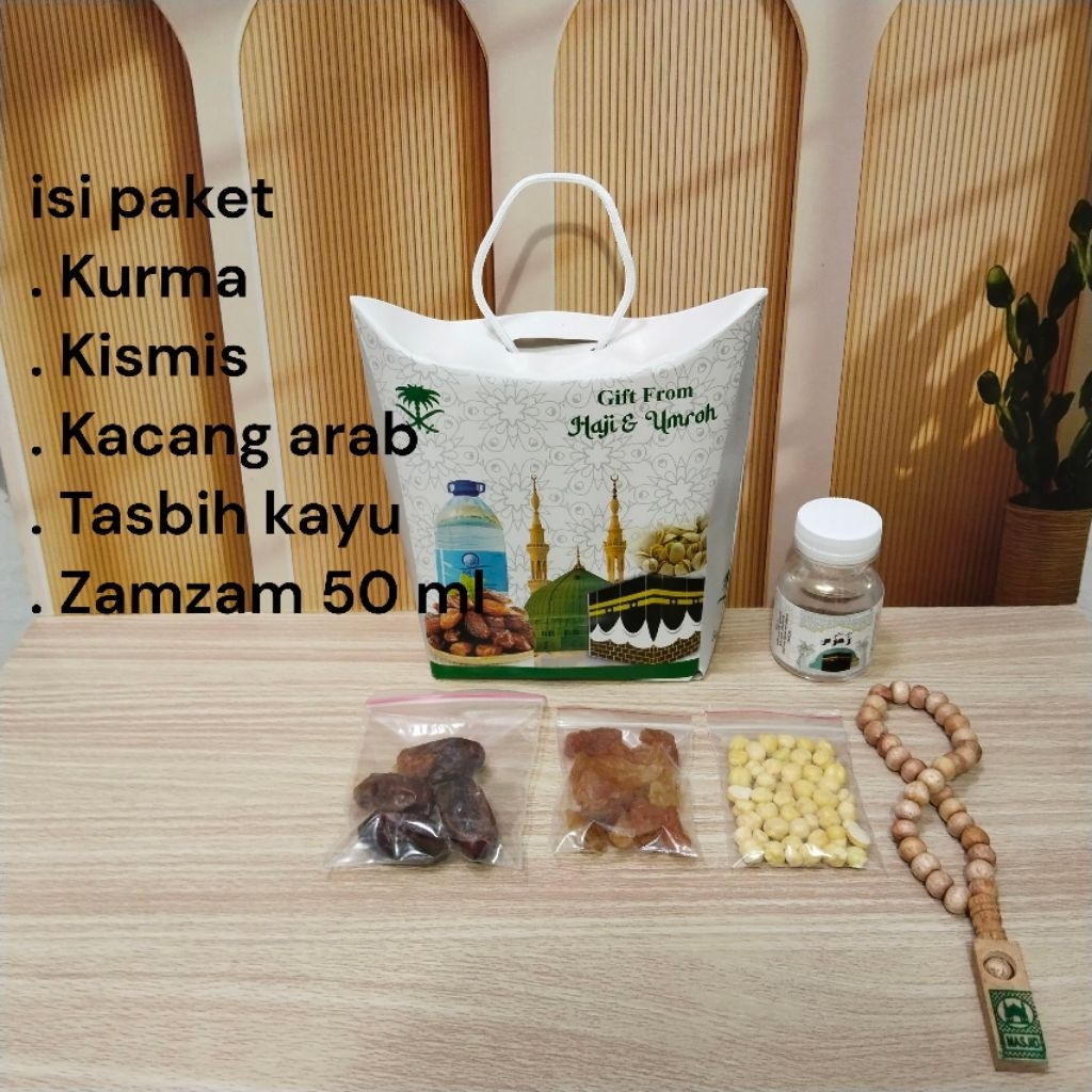 

Paket Oleh-Oleh Haji dan Umroh ( TASBIH KAYU 33 )/paket dus tenteng/tali Murah / Hampers makanan khas Arab Premium ( PAKET B)