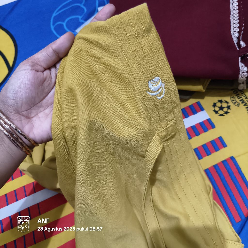 hijab bergo tali kaos L penguin non pet premium