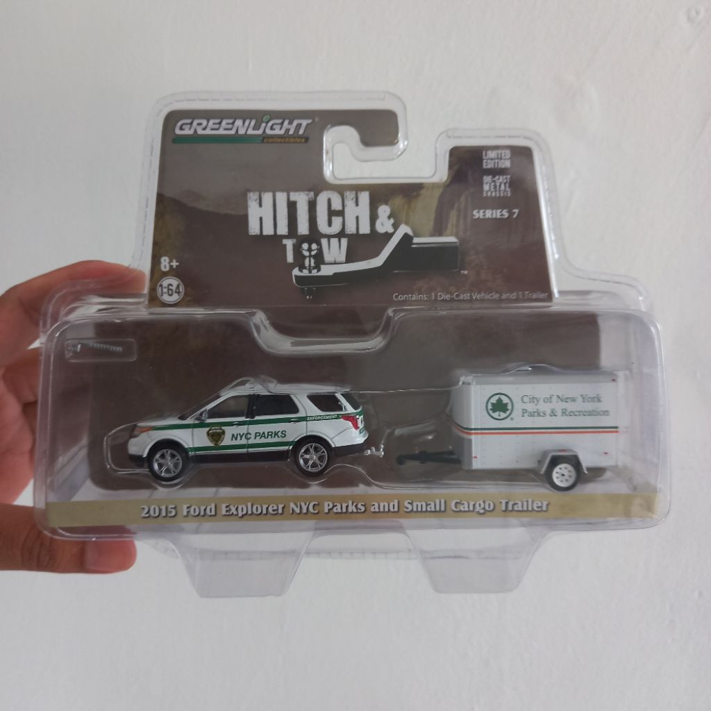 Greenlight diecast Hitch and tow 2015 Ford explorer