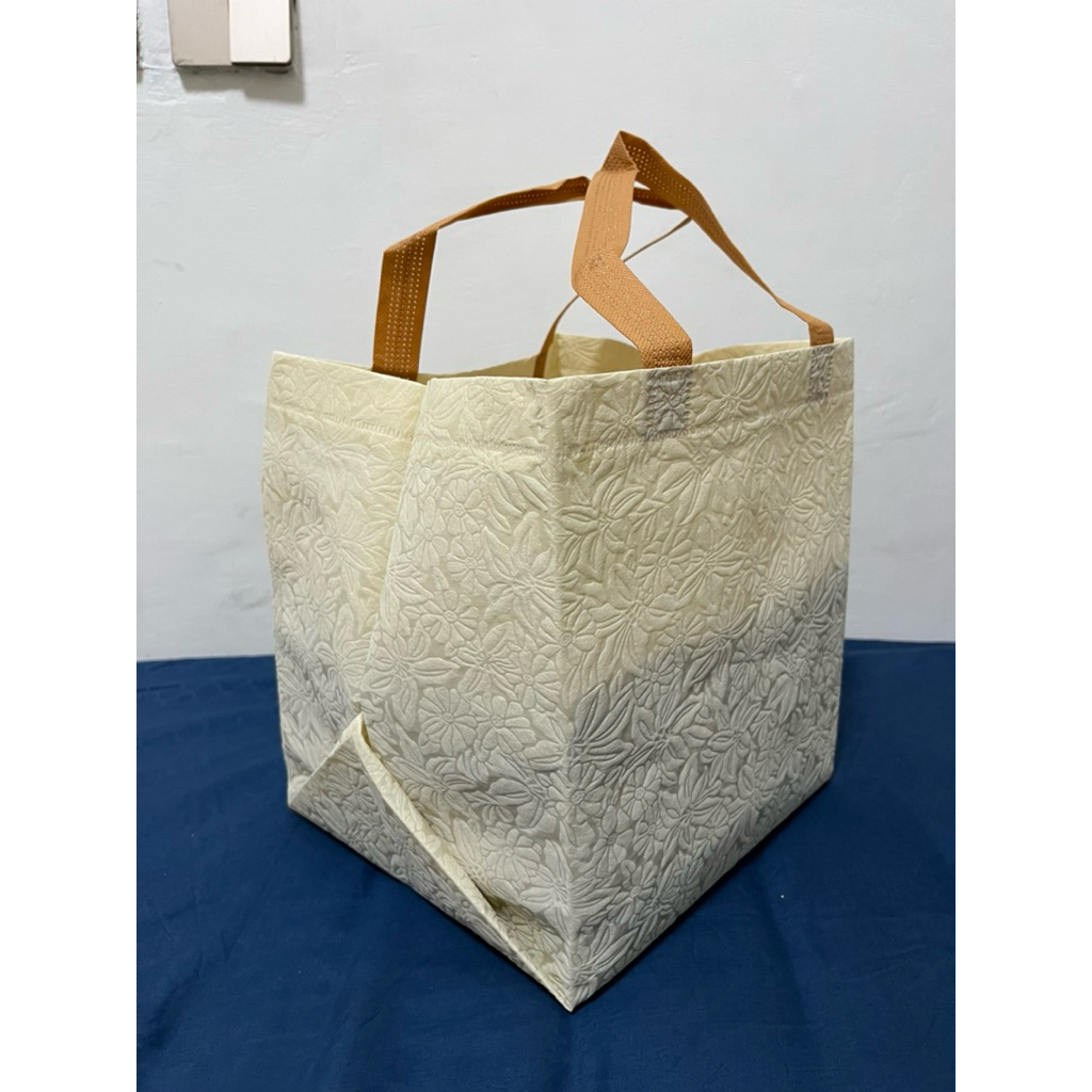 

(1 PACK = 60 PCS) TAS HAJATAN FULL EMBOS 22x22 TINGGI 28 CM / GOODIE BAG / TAS NASI KOTAK / TAS NASI BOX / TAS BELANJA / TAS SOUVENIR / TAS WALIMAHAN