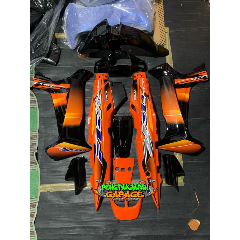 Full Set Bodi Halus Fiz r Full Clutch 2003 Oren Hitam Cover Body Fiz r F1zr Fiz r Oren Hitam