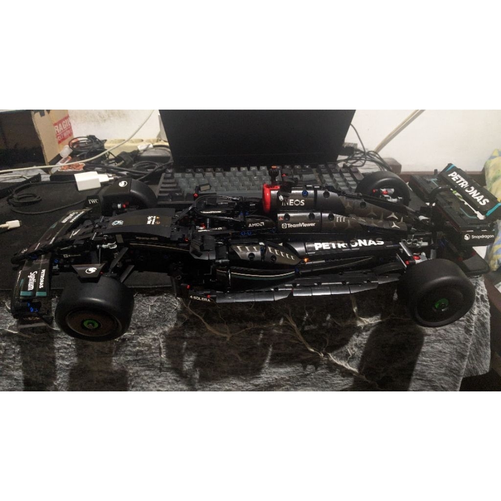 Bricks F1 Mercedes W14 1:8 & 1:24 pullback sudah rakit