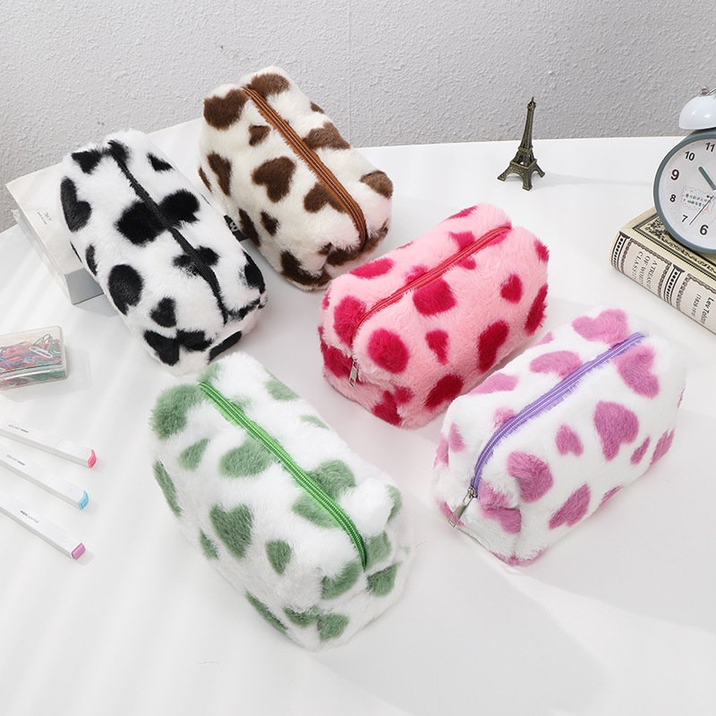 

KOTAK TEMPAT PENSIL BAHAN BULU LEMBUT (ATK)