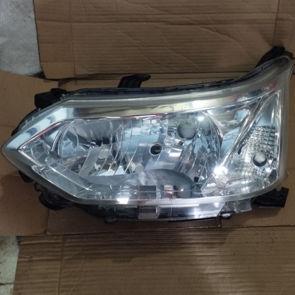 Headlamp avanza & xenia 2016-2020 ORI sebelah kiri