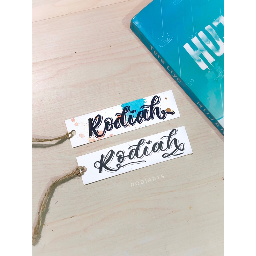 

HANDWRITING BOOKMARK/ PEMBATAS BUKU CUSTOM NAMA (1 KATA)